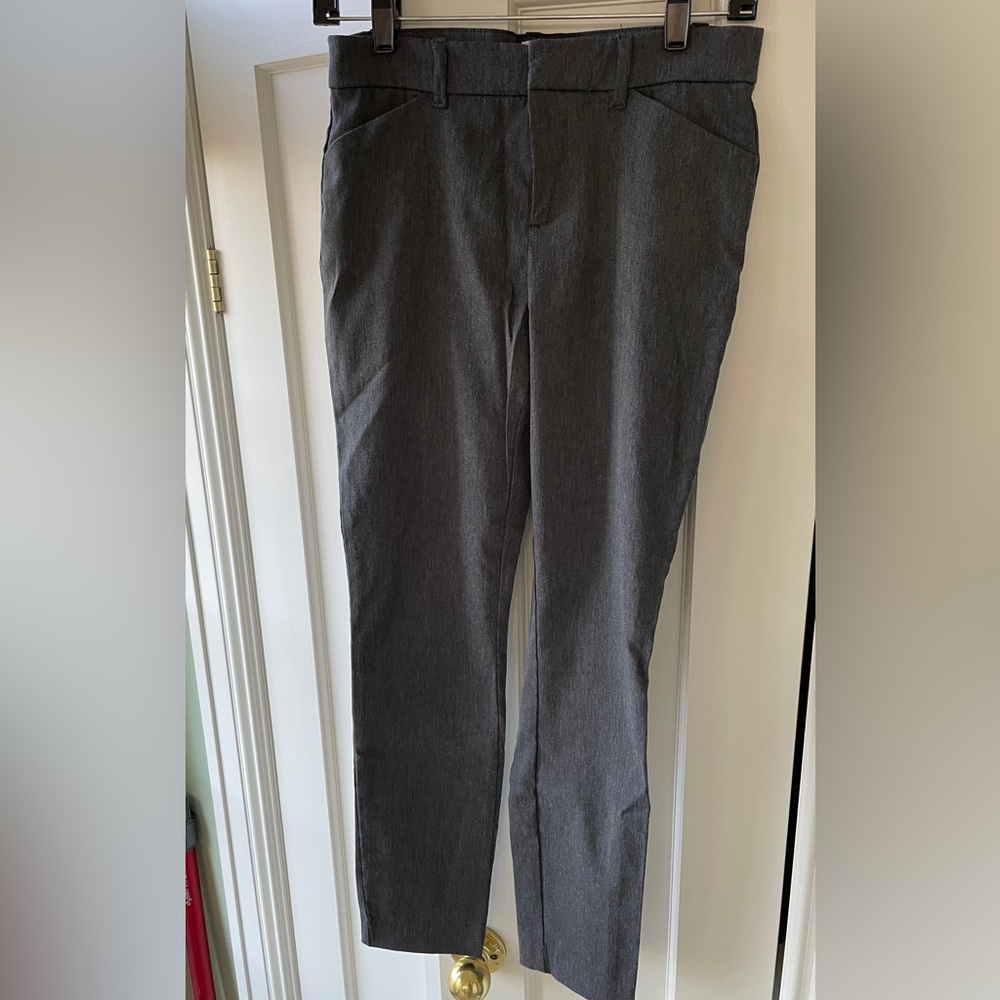 GAP Women’s Charcoal Gray Signature Ankle Pants Size: 2